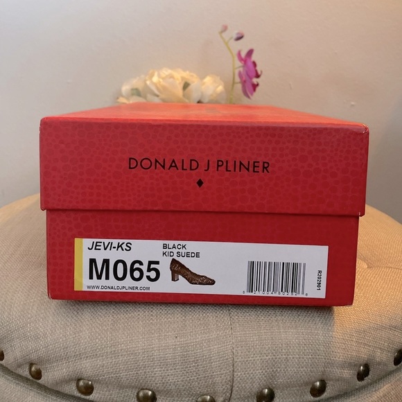 Donald J Pliner Black Suede Shoes - Size 6.5 - Picture 11 of 11